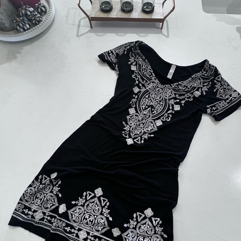 Dress - Picture 2 of 4